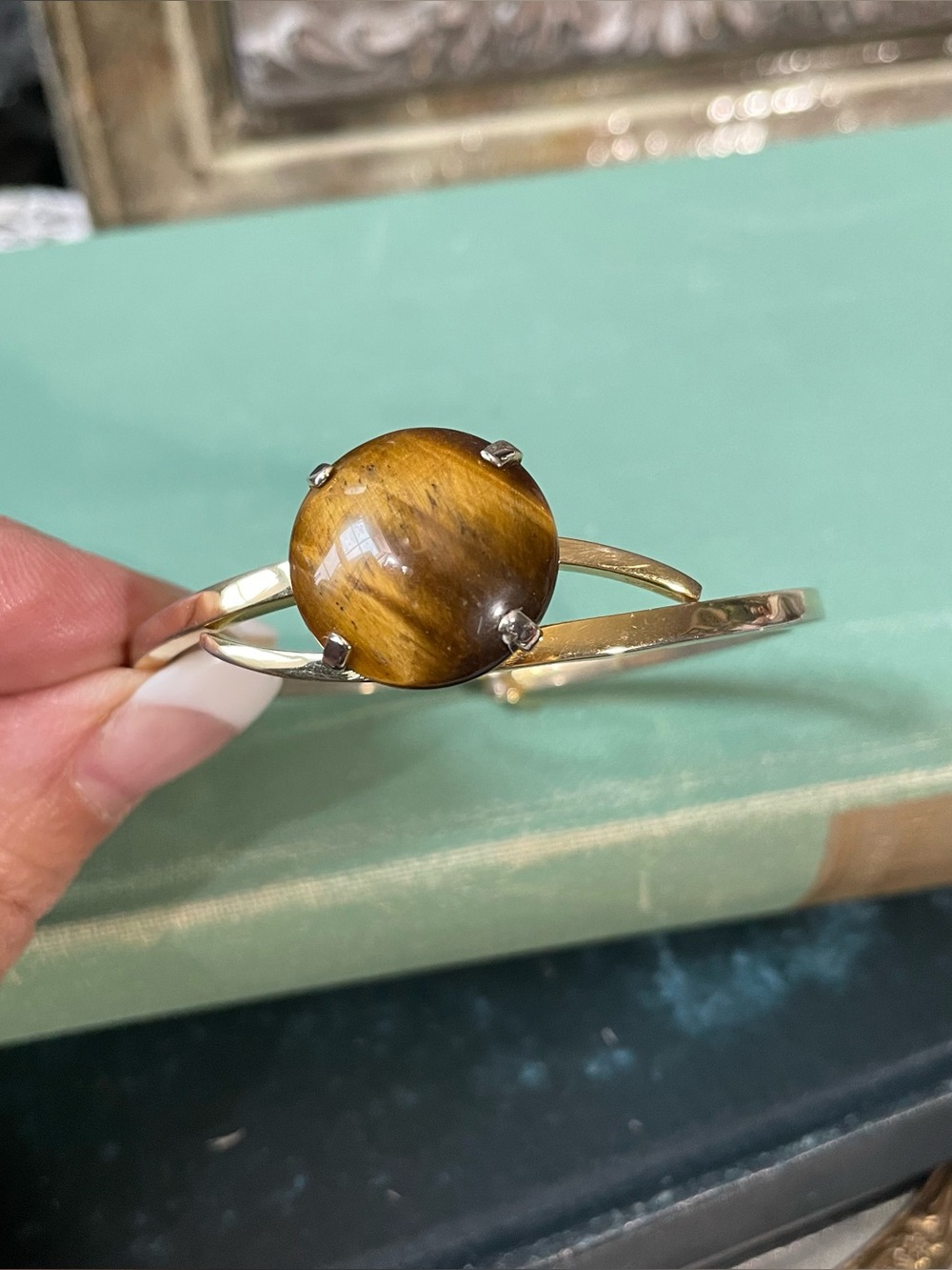 Vintage Tigers Eye gemstone gold tone hinged bracelet